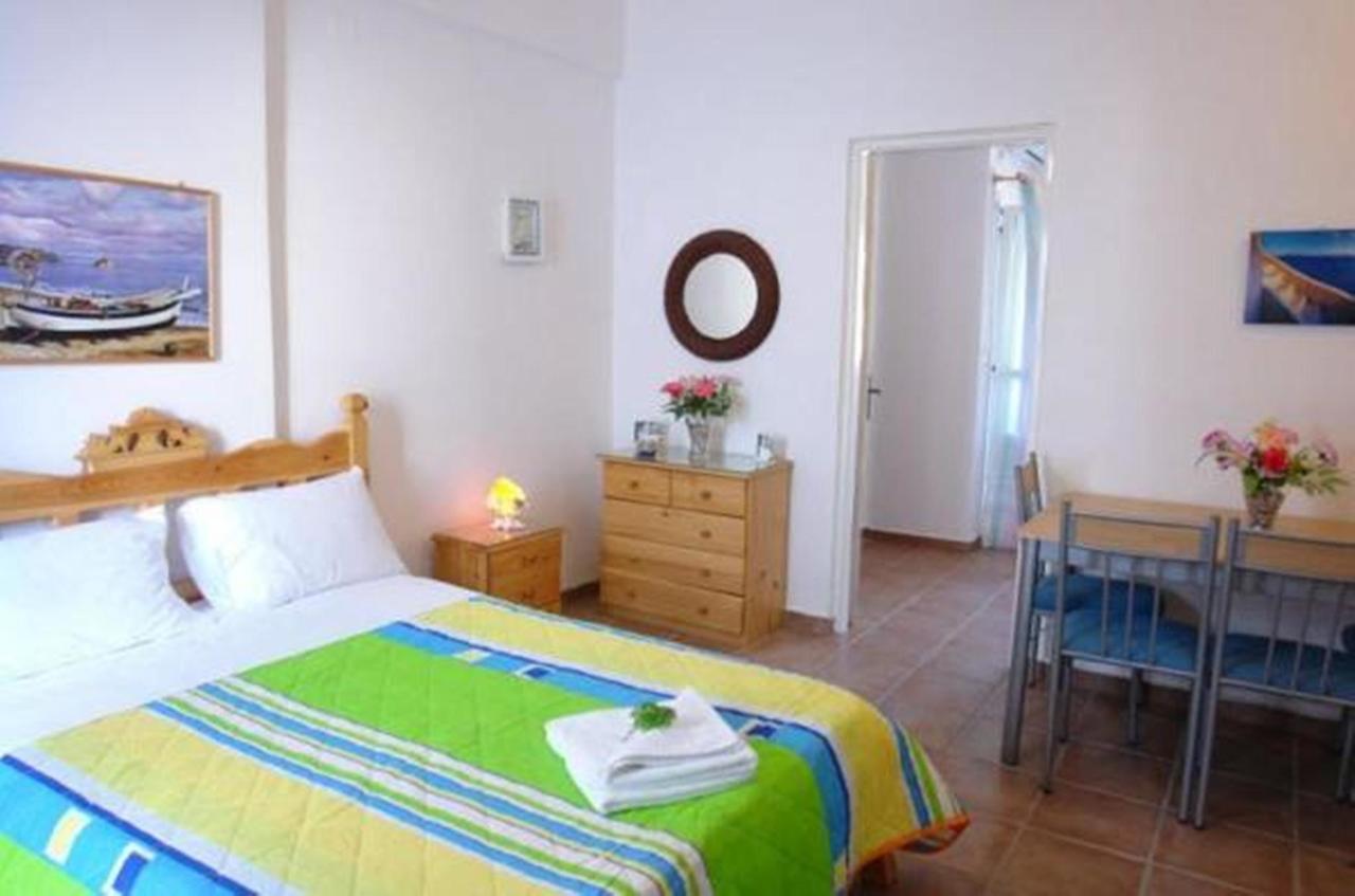 Karabo Hotel Livadi  エクステリア 写真